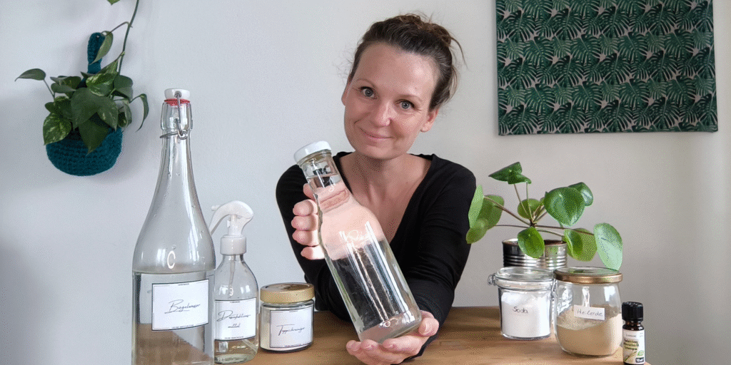 Silke Klingehöfer-Rüpprich zeigt ihre selbstgemachten Alltagsprodukte